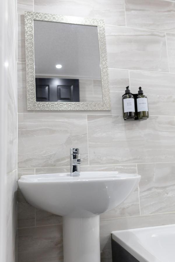 Chic Urban 2 Bedroom Apartments Cardiff Dış mekan fotoğraf